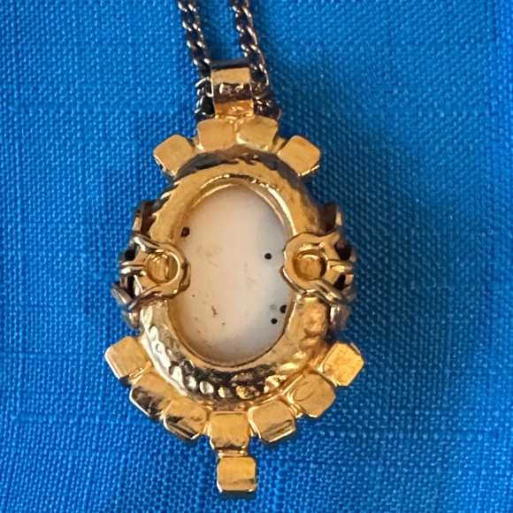 Vintage Gold Tone with Flower Rhinestones Pendant Necklace - Picture 7 of 7